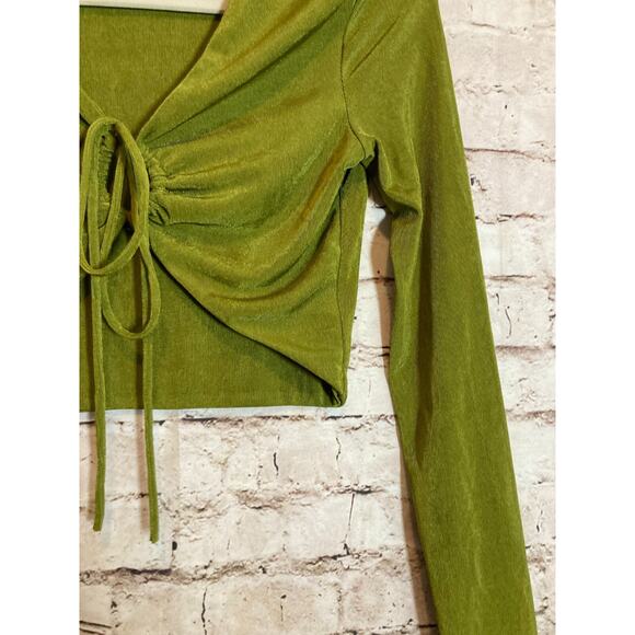 Peppermayo Crop Top Womens 6 Pea Green Slinky Tie Front Ruched Cropped Boho - Picture 8 of 15